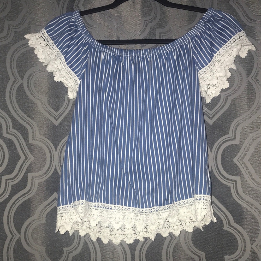 Blue and white blouse with lace around the bottom and sleeves